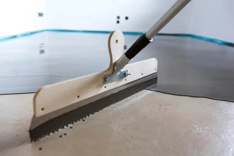 Jaka wylewka do łazienki? Rodzaje, zalety i wady - poradnik