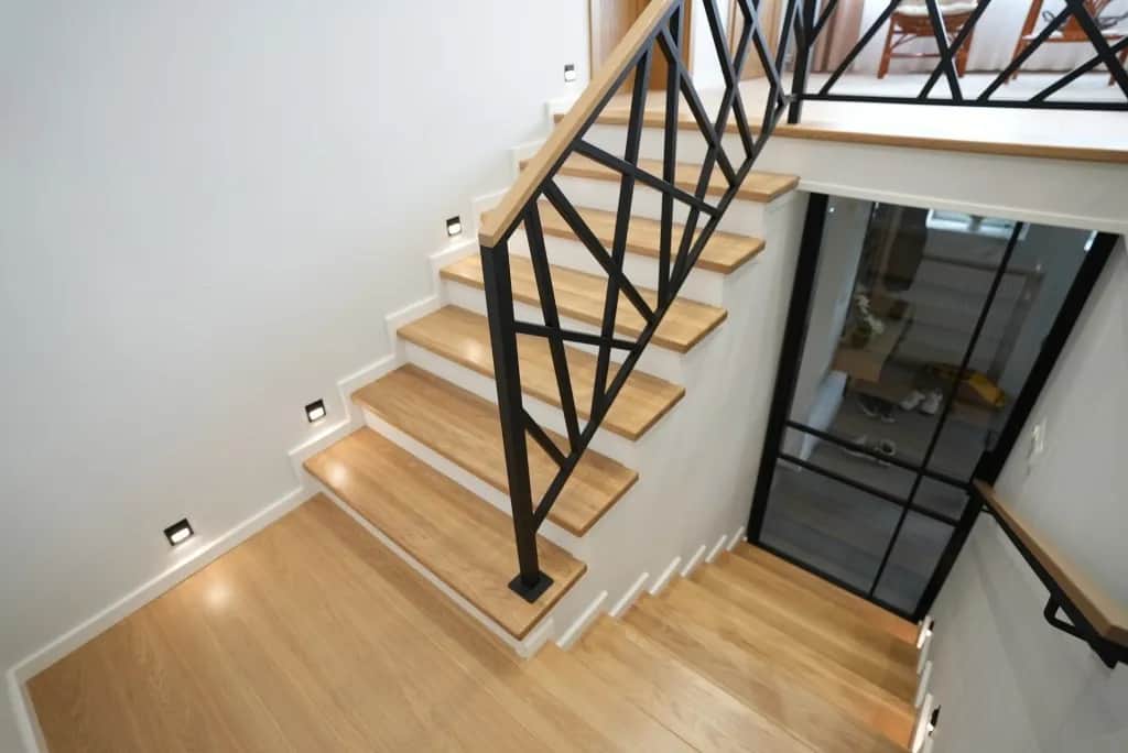 Schody dąb bielony: Elegancja i funkcjonalność w Twoim domu