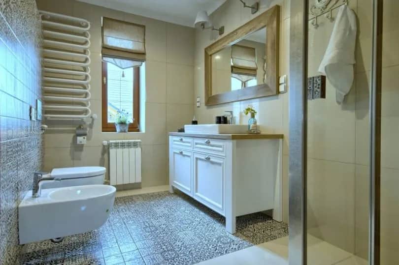 Jaka podłoga do łazienki? Wybierz idealną dla siebie