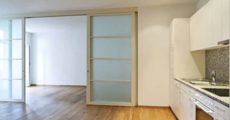 Co zamiast drzwi do łazienki? 5 kreatywnych alternatyw