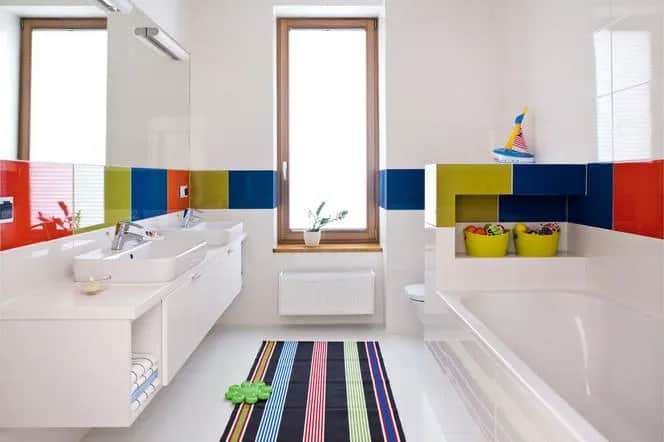 Jak wykończyć okno w łazience: 7 praktycznych sposobów