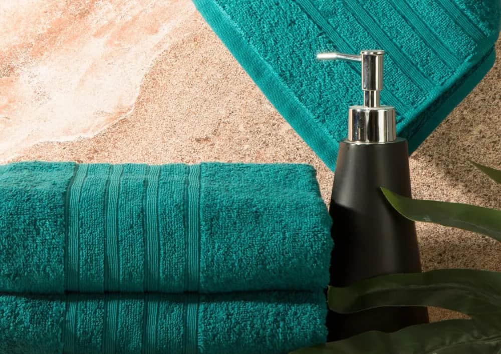 Jakie ręczniki do beżowej łazienki? 5 najlepszych kolorów i porad