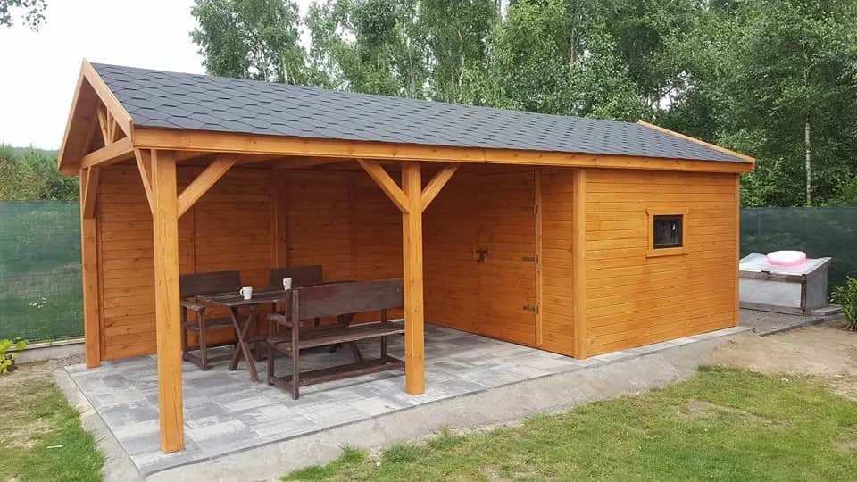 Altana z domkiem gospodarczym: Funkcjonalność i estetyka ogrodu