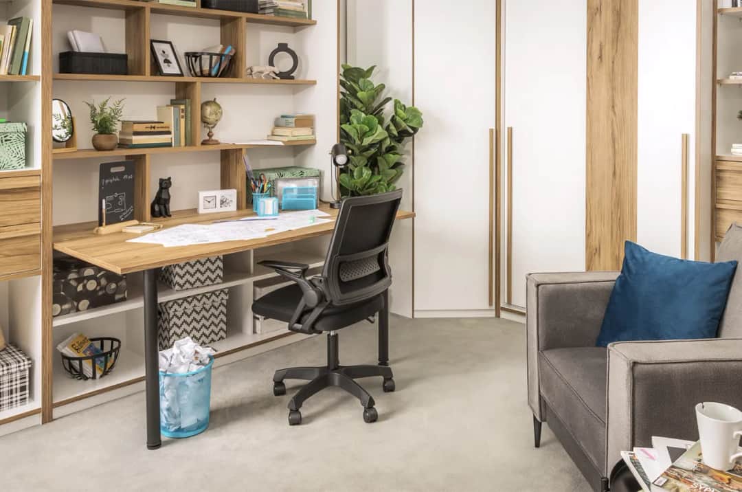 Jak ukryć biurko w salonie: sprytne i estetyczne rozwiązania