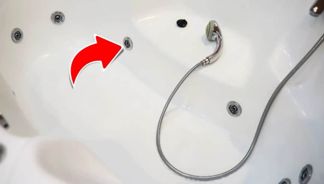 Jak czyścić wannę z hydromasażem, aby uniknąć kosztownych uszkodzeń?